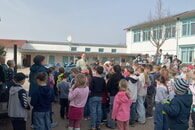 Sch&uuml;lerInnnen im Einsatz f&uuml;r eine saubere Umwelt in Erligheim