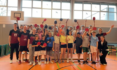 Kleiner Ball, gro&szlig;e Begeisterung: Grundschule Erligheim-Hofen erobert die Tischtennistische