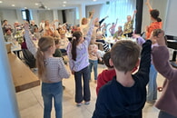 Musik verbindet Generationen: der Schulchor begeistert beim Seniorennachmittag